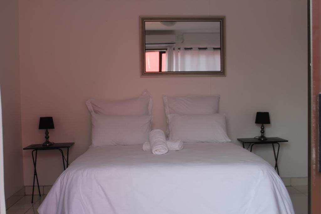 Niilo'S Guesthouse Rundu Bagian luar foto