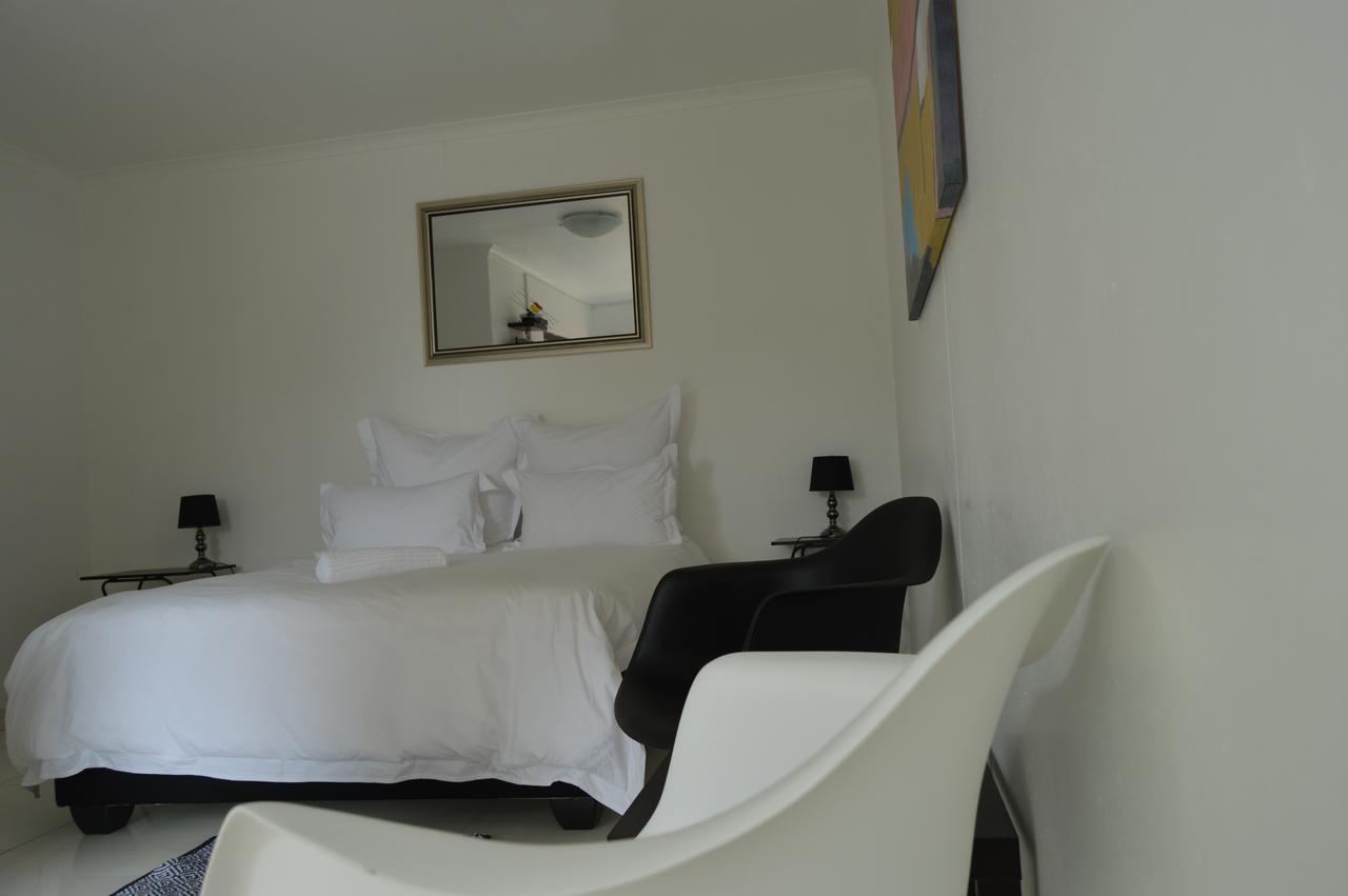 Niilo'S Guesthouse Rundu Bagian luar foto
