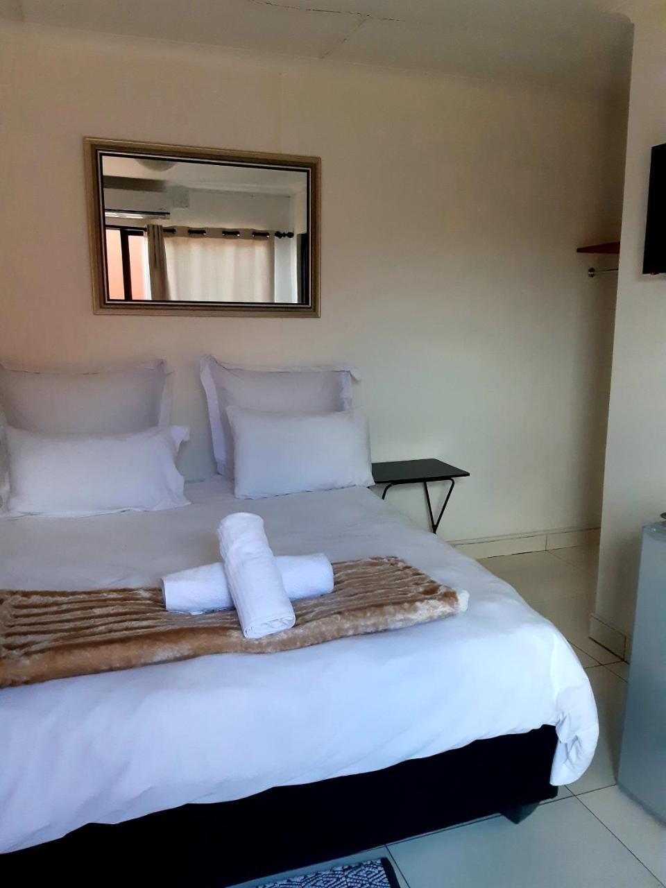 Niilo'S Guesthouse Rundu Bagian luar foto