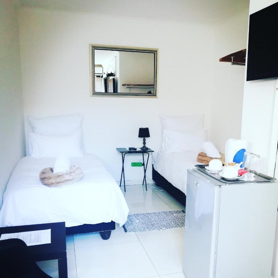 Niilo'S Guesthouse Rundu Bagian luar foto